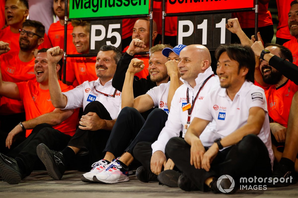 Magnussen 在 IMSA 参加了一年的赛车比赛后，在返回巴林时获得了重要的第五名