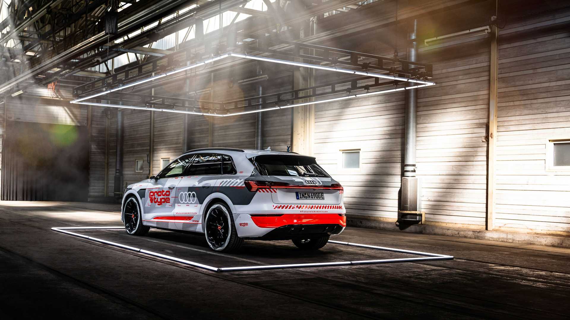 possible-2023-audi-q8-e-tron-teaser (2).jpg