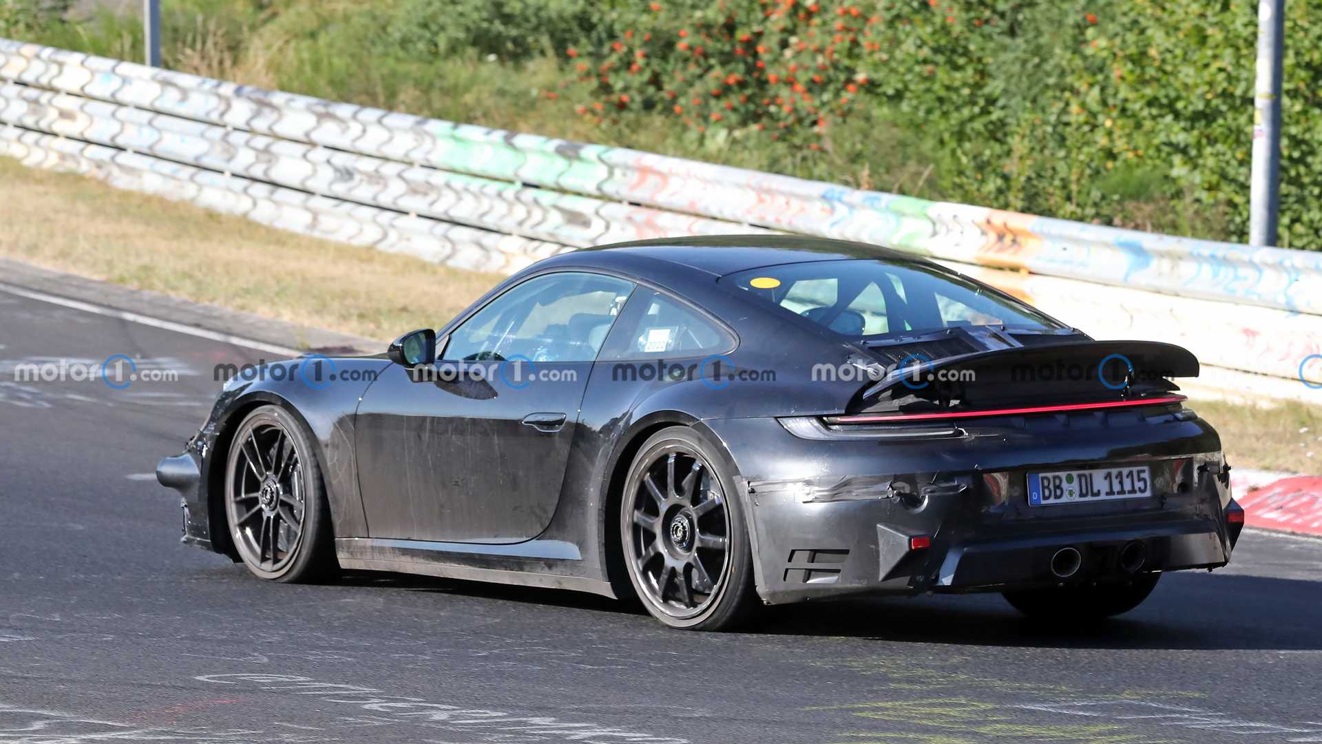 porsche-911-gts-hybrid-spy-photos (3).jpg
