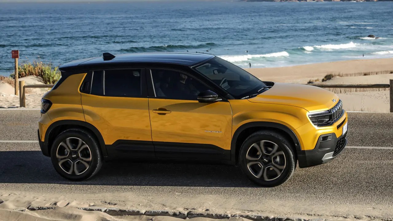 4 Jeep Avenger.jpg