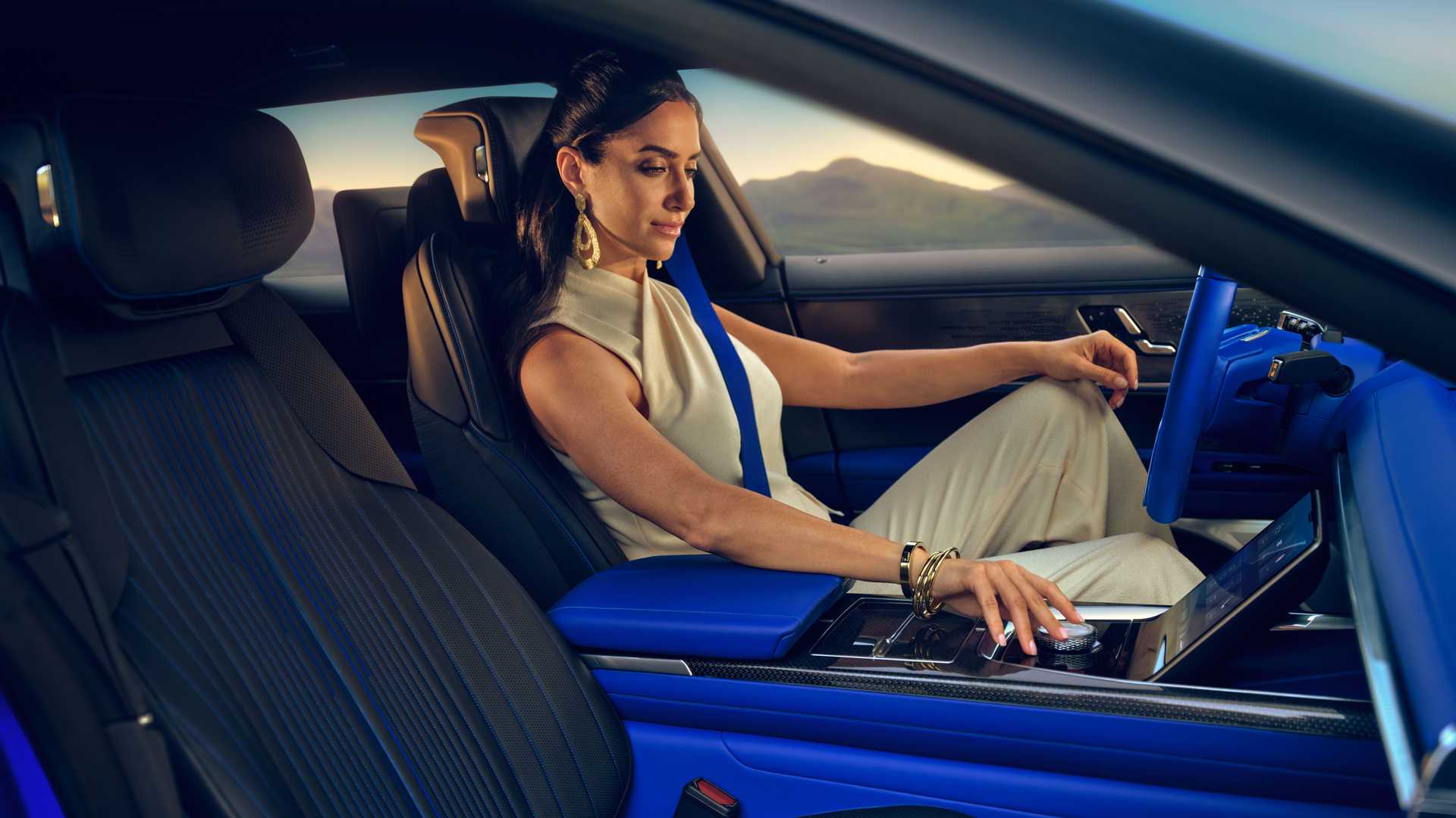 cadillac-celestiq-production-car-front-seats.jpg