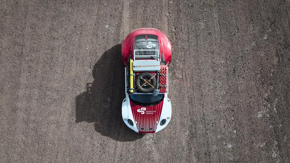 8 Porsche 911 volcano.jpg