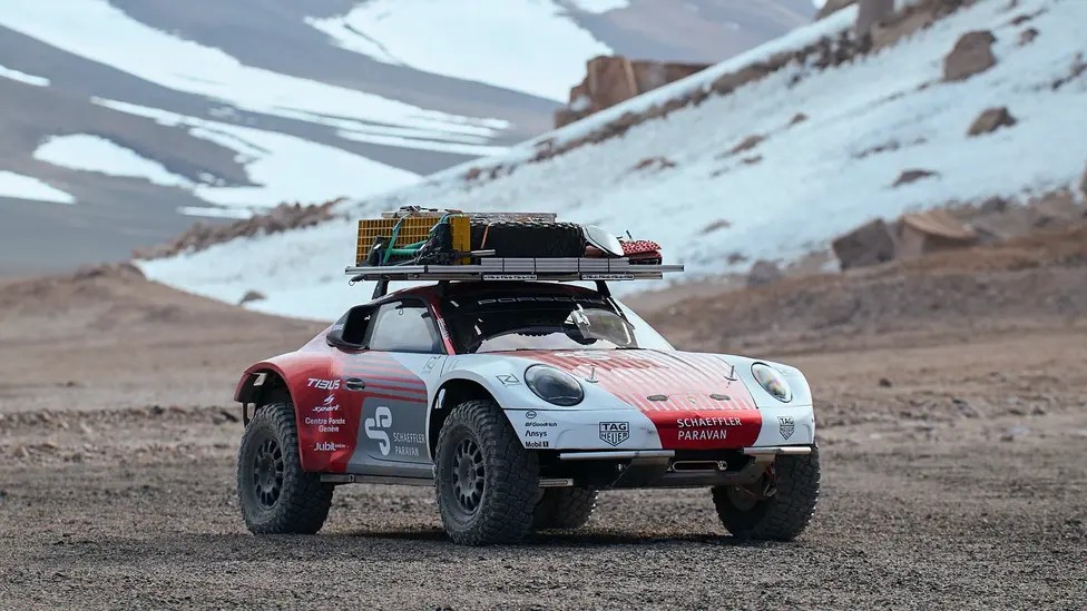 1 Porsche 911 volcano.jpg
