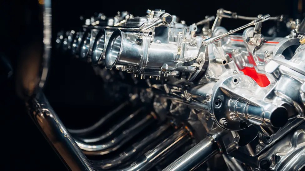 Ferrari-V-12-Engine-Table1308485_.jpg