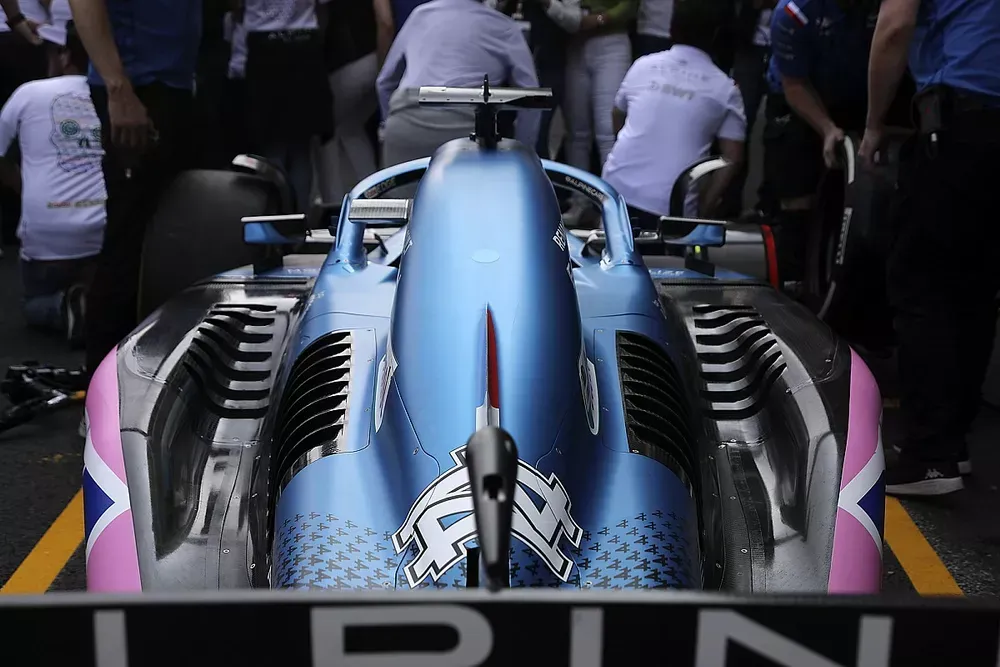 alpine-a522-engine-cover-1.jpg
