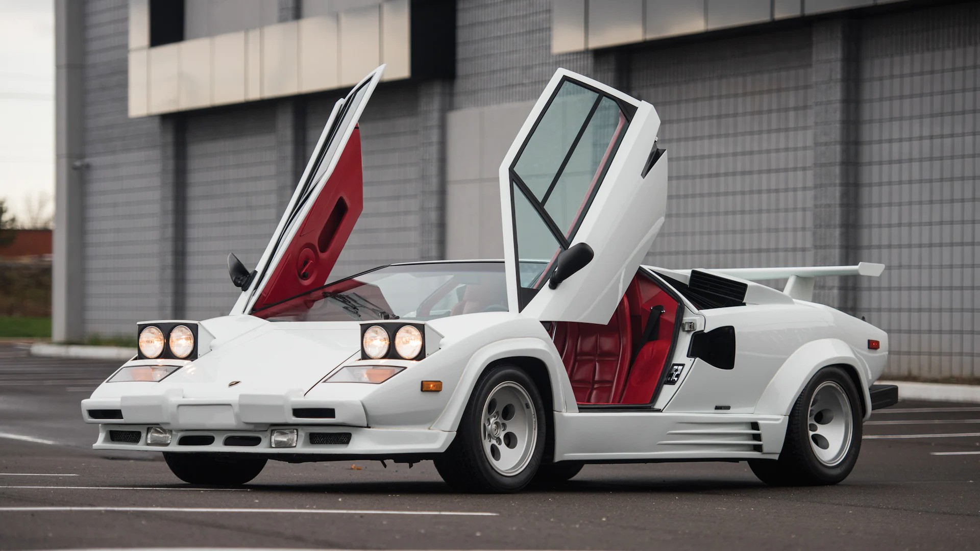 1988-Lamborghini-Countach-5000-QV-front-three-quarter-1.jpg