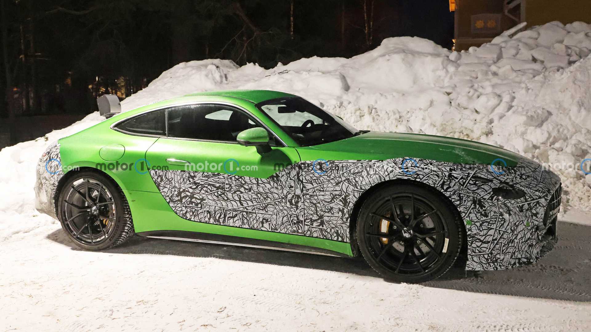 mercedes-amg-gt-coupe-phev-spy-photo (3).jpg