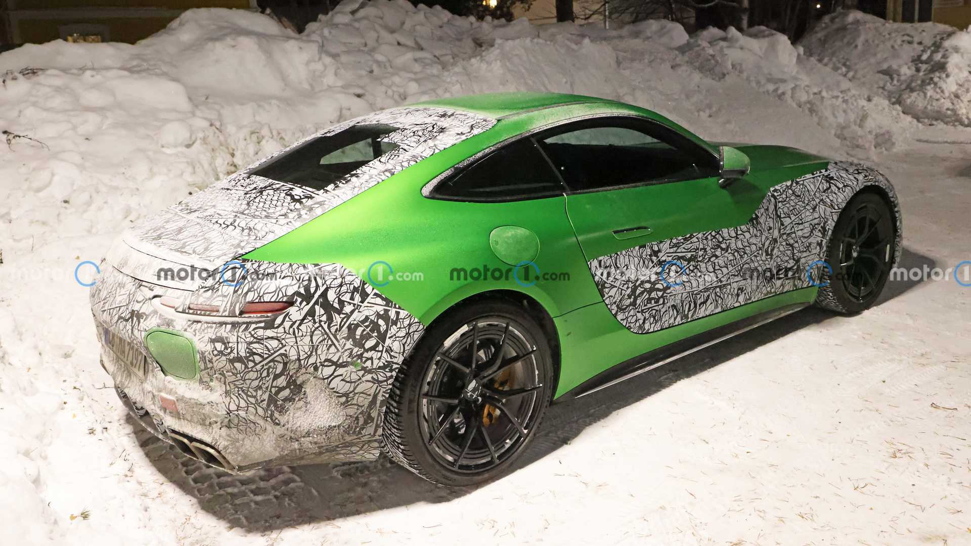 mercedes-amg-gt-coupe-phev-spy-photo (4).jpg
