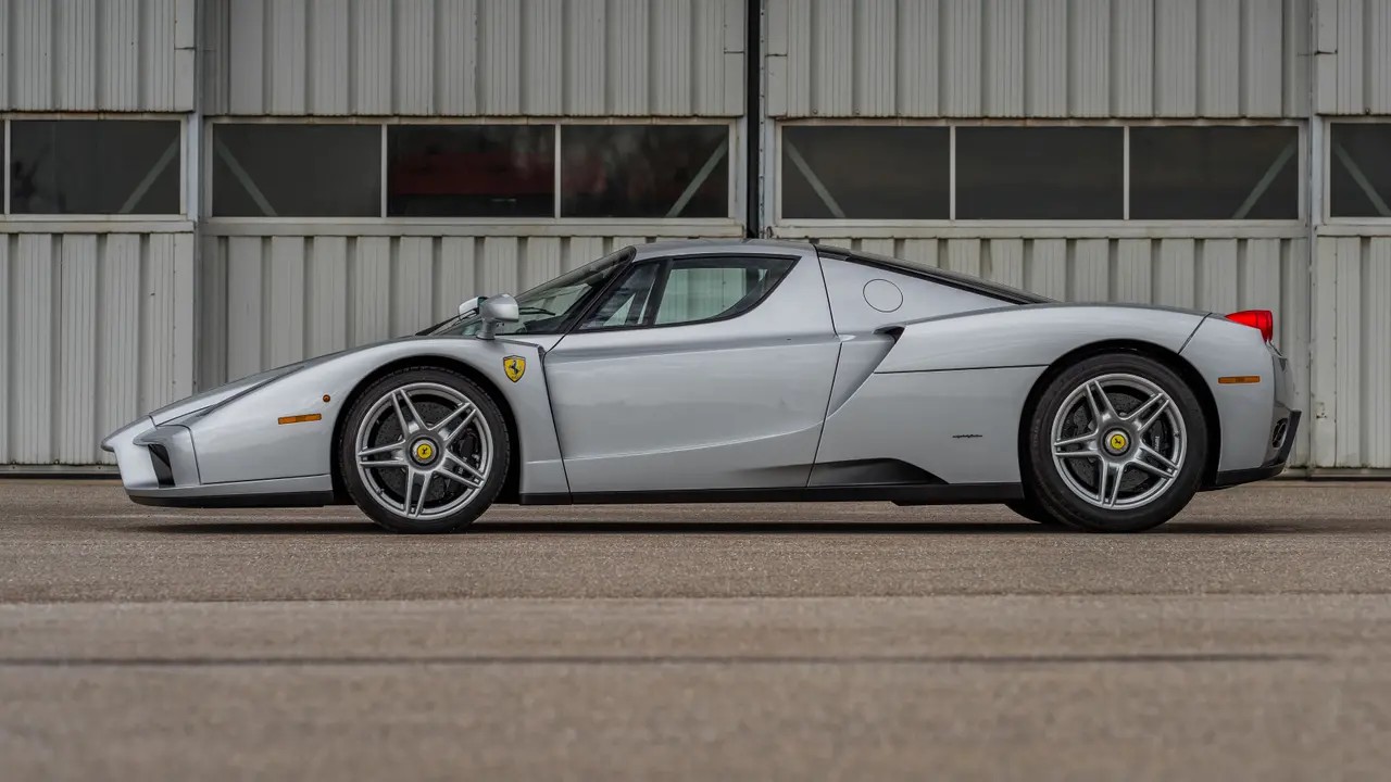 2003-Ferrari-Enzo1340796_.jpg